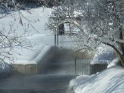 Das Wehr im Kältenebel