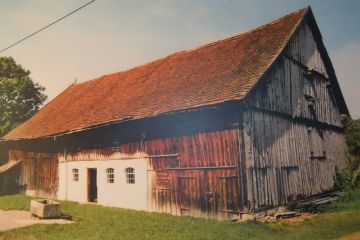 Fotografie um 1980, mittig ist der Kuhstall