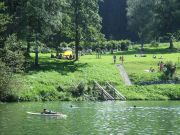 Teil der sehr großzügigen Liegewiese