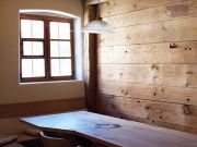 Gaststube, Decke, Ständerbohlenwand, Fenster, alles ist original
