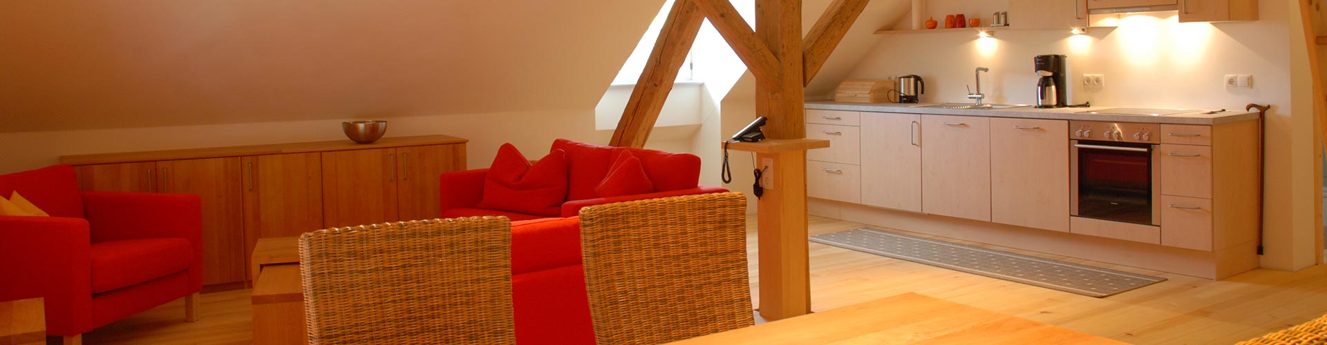 Sitzgruppe und Küchenzeile der Schloßmühle Liebenthann